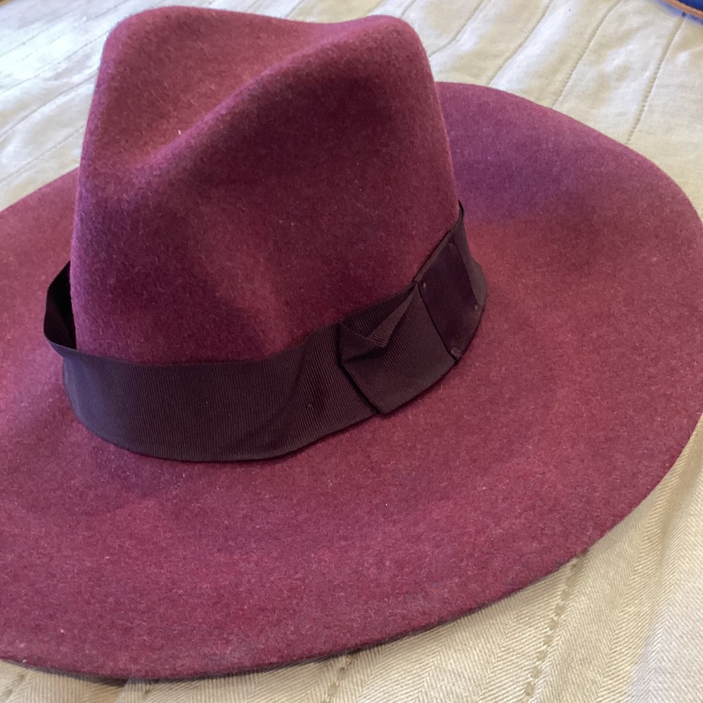 Brixton women’s full brim burgundy hat.